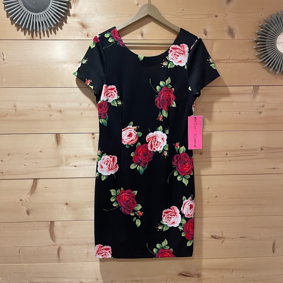 Betsey Johnson Dresses & Skirts - Betsey Johnson Stretch Shift Floating Roses Dress